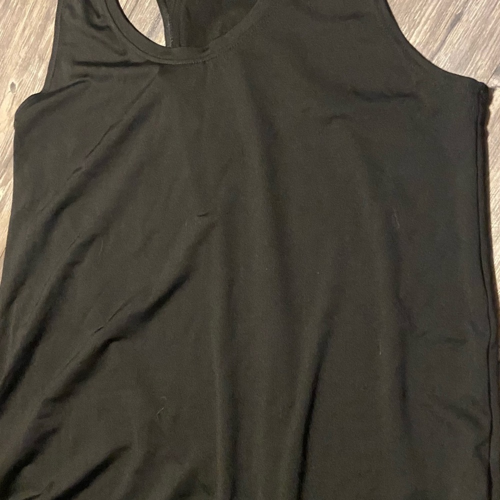super cute balck tank too, nothing wrong with it just have too many
